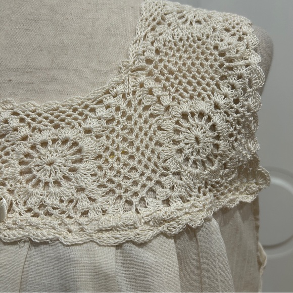 Artisanal Mexican women’s summer dress is made with crochet and cotton manta. - Picture 4 of 7